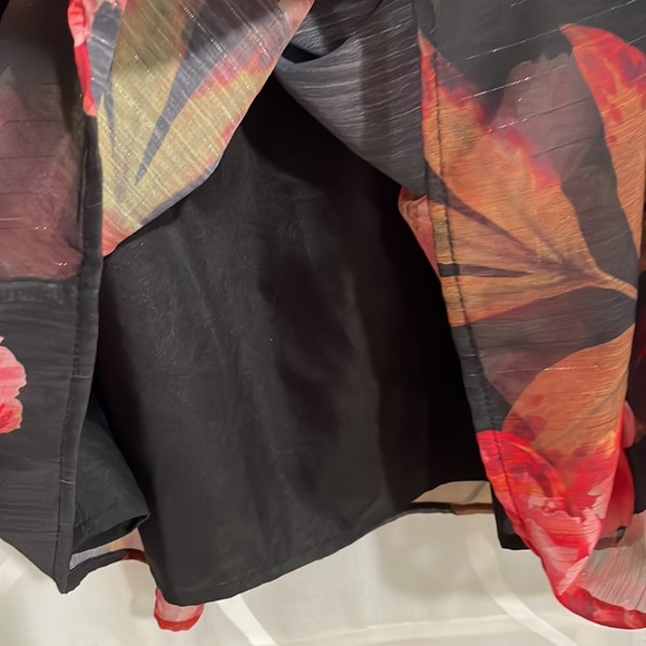 a.n.a Black And Red Floral Blouse, Size Small - Picture 5 of 7